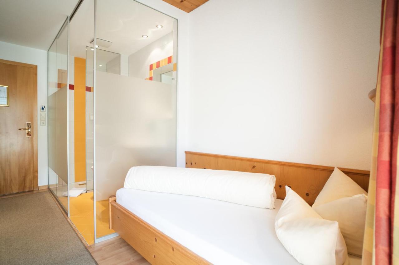 Aktiv Hotel Zur Rose Am Brenner Steinach am Brenner Exteriör bild